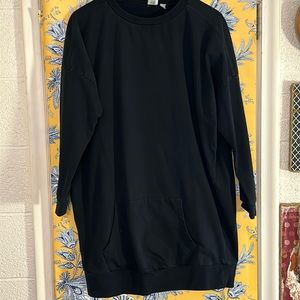 ASOS 6 black sweatshirt dress with kangaroo pocket in EUC